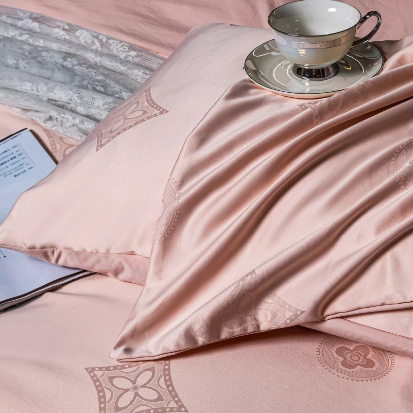 Комплект постельного белья Сатин Жаккард 001 Нежно-розовый Семейный наволочки 70x70