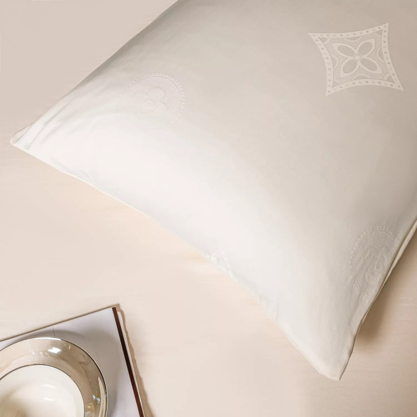Комплект постельного белья Сатин Жаккард 003 Молочный Евро на резинке 180x200x25 наволочки 70x70