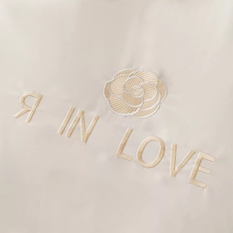 Комплект постельного белья Сатин-Шелк Я IN LOVE 002 Молочный / Сиреневый Семейный на резинке 140х200х30 4 наволочки Комплект постельного белья Сатин-Шелк Я IN LOVE 002 Молочный / Сиреневый Семейный на резинке 140х200х30 4 наволочки